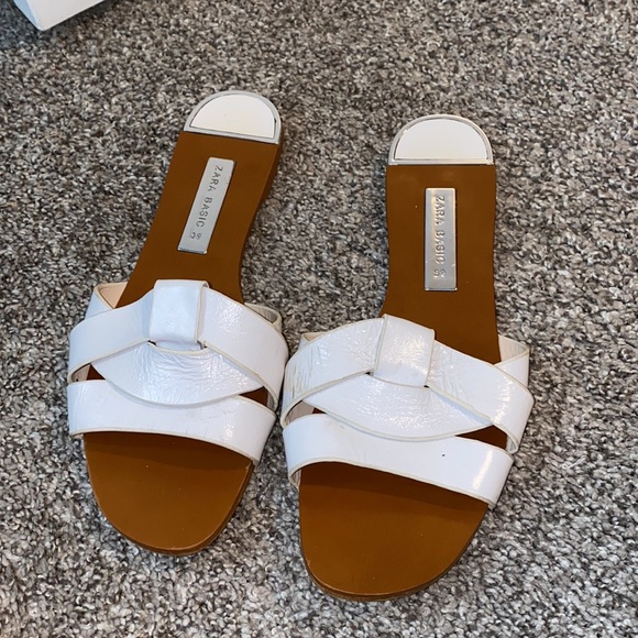 While Zara slides size 8.5 (39) - Picture 3 of 4